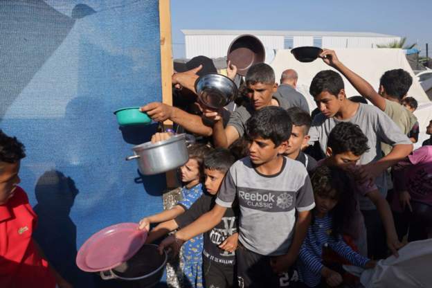 برنامج الأغذية العالمي: "الناس يموتون جوعا" في غزة بسبب إبطاء تدفق المساعدات