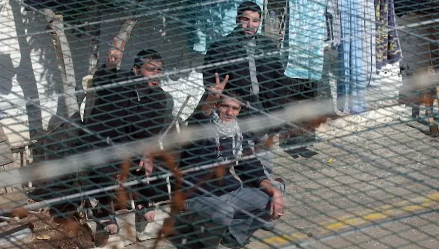بالأرقام والحقائق.. الكشف عن حصيلة الأسرى في سجون الاحتلال وأوضاعهم !
