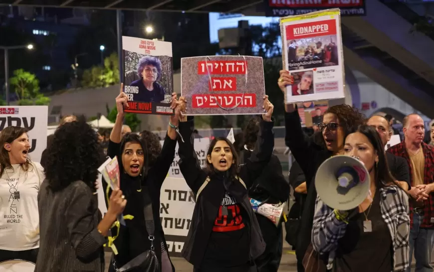 تظاهرات جديدة لأهالي الأسرى الإسرائيليين تطالب بصفقة مع المقاومة