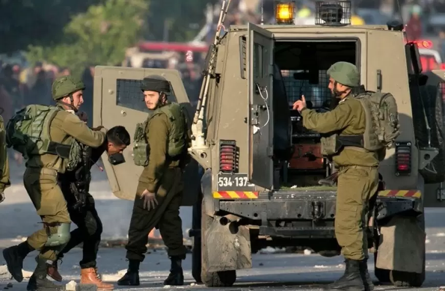 مستوطنون يقتحمون الأقصى اعتقالات يشنها الاحتلال في الضفة الغربية 