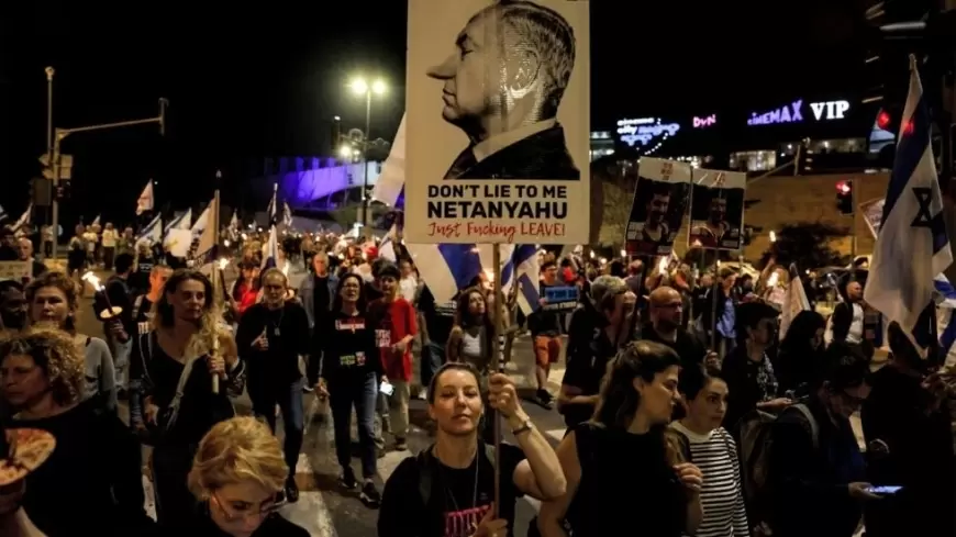 مظاهرات لعشرات الآلاف من الصهاينة يطالبون بصفقة تبادل فورية وإسقاط حكومة نتنياهو 