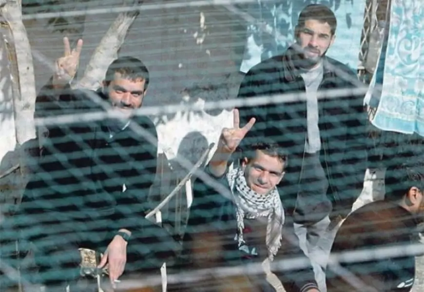 تجديد وفرض أوامر اعتقال إداري بحق عشرات الفلسطينيين