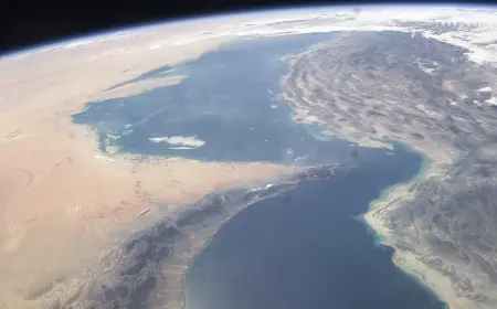 البحرية الإيرانية تعلن إغلاق مضيق هرمز من بحر العرب