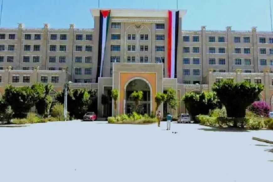 الخارجية اليمنية تشيد بموقف طهران في كسر الحصار عن مطار صنعاء الدولي الخارجية اليمنية تشيد بموقف طهران في كسر الحصار عن مطار صنعاء الدولي