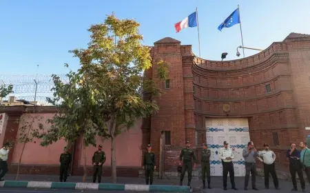 طهران تحذر باريس: استمرار نهجكم العدائي سيرتد عليكم